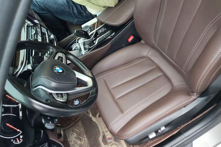 Used BMW 5 Series 2019 525Li Luxury Package
