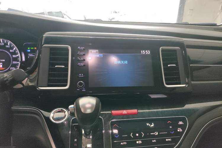 Used Honda Elysion 2019 2.0L Hybrid Luxury Edition Audio And AC Panel