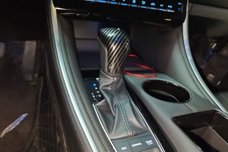 Used Toyota Avalon 2023 2.5L Luxury Edition Gear Lever