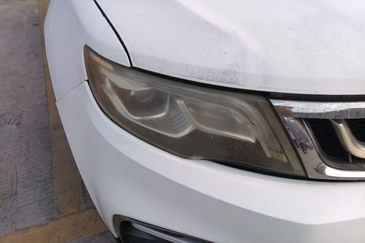 Used Geely Auto Emgrand X7 Sport 2018 1.8TD Automatic Two-Wheel Drive Smart Connect 4G Internet Edition Right Front Headlight