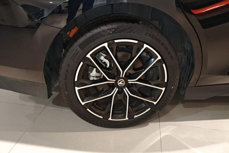 Used CHANGAN UNI-V iDD 2024 Blue Whale Smart Electric iDD 136km ZhiKu Model
