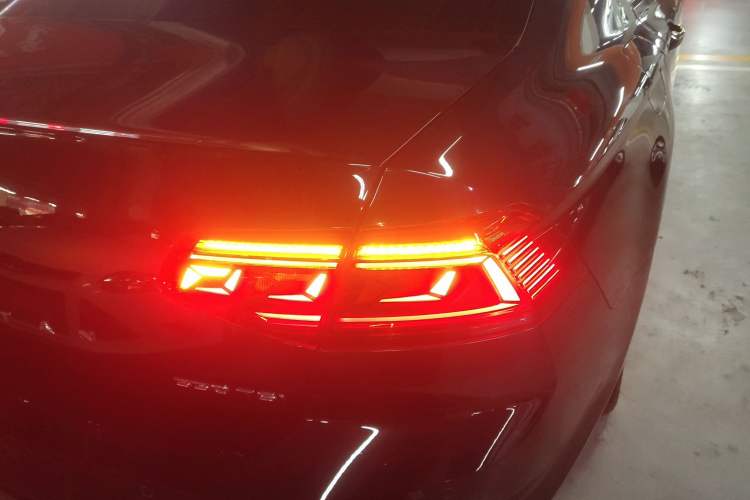 Used Volkswagen Magotan 2020 330TSI DSG Leading Model Exterior 3