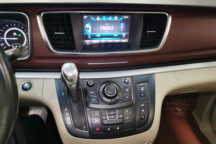 Used Buick GL8 2018 28T Luxury Model China VI Standard Audio And AC Panel