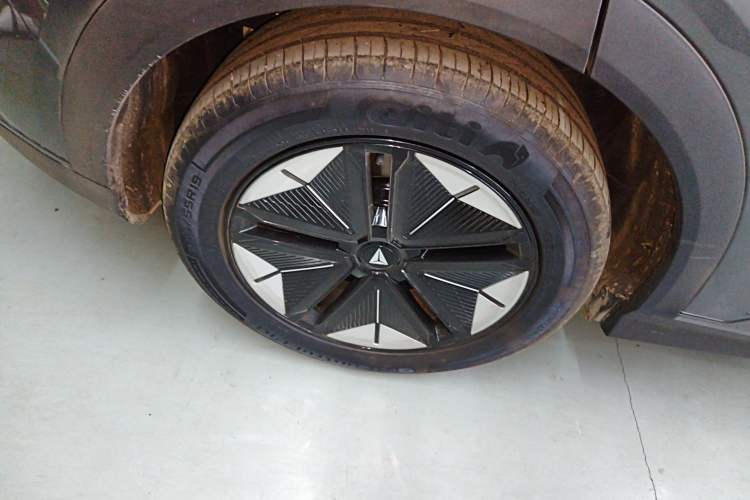 Used Deepal S07 2025 215Max Deep Blue Intelligent Driving AD PRO Range-Extended Version Right Rear Wheel Hub