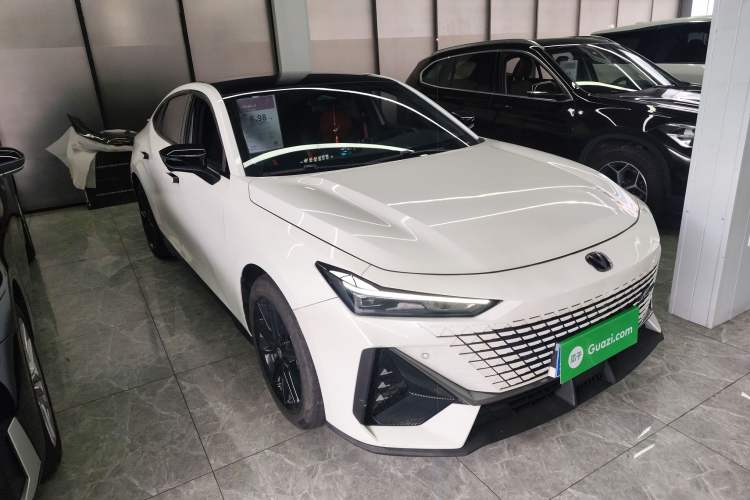 Used CHANGAN UNI-V 2023 1.5T Prestige Model Front Right 45 Deg