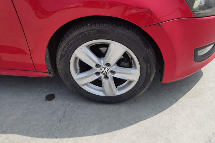 Used Volkswagen Polo 2013 1.6L Automatic Comfort Edition Right Front Wheel Hub