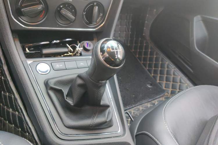 Used Volkswagen Lavida 2017 1.6L Manual Comfort Edition
