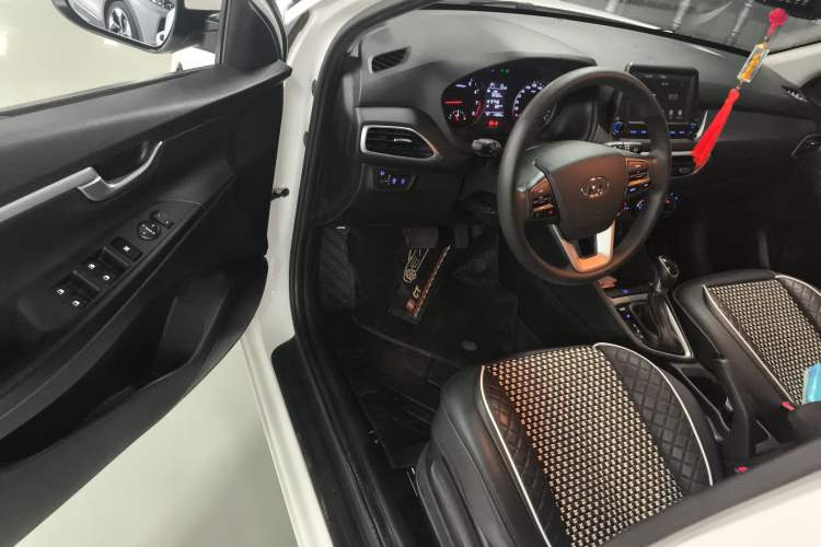 Used Hyundai Celesta 2017 1.6L Automatic Enjoyment Version GLS