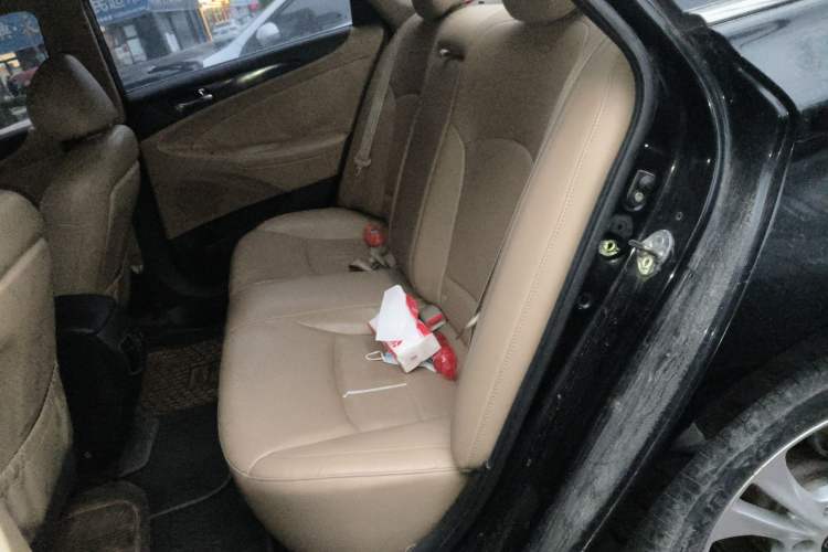 Used Hyundai Sonata 2011 2.0L Automatic Luxury Edition
