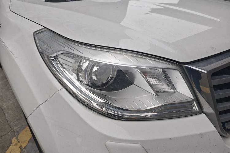 Used Haval H9 2017 2.0T Gasoline 4x4 Premium 5-Seater Right Front Headlight