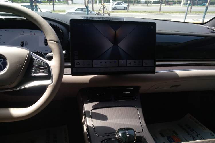 Used BYD Han 2025 DM-i Intelligent Driving Edition 125KM LiDAR Flagship Model
