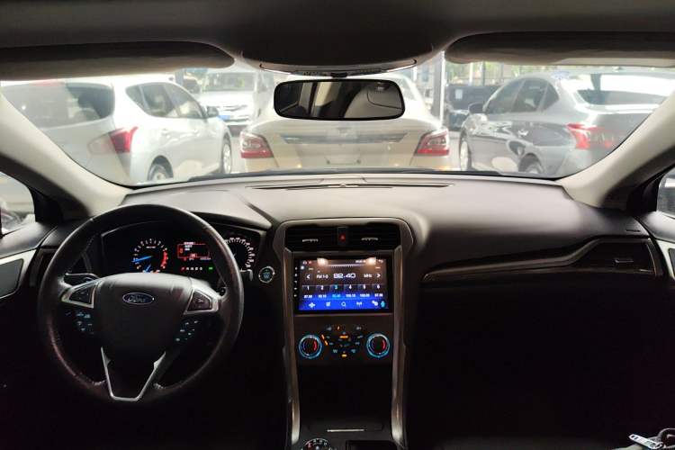 Used Ford Mondeo 2018 EcoBoost 180 Smart Control Fashion Model China VI Standard Center Console