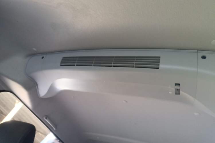 Used Jinbei Gold Hiace M Classic 2024 1.5L Engineering Lion Passenger Vehicle 5 Seats