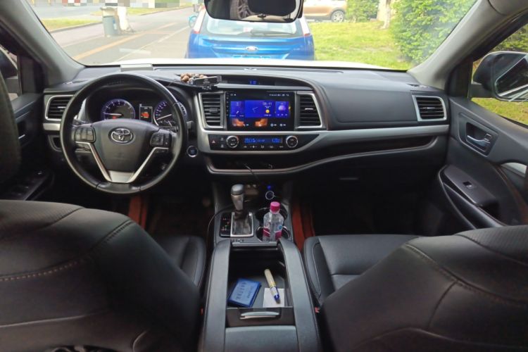 Used Toyota Highlander 2018 2.0T Four-Wheel Drive Luxury Version 7 Seats China VI Standard Center Console