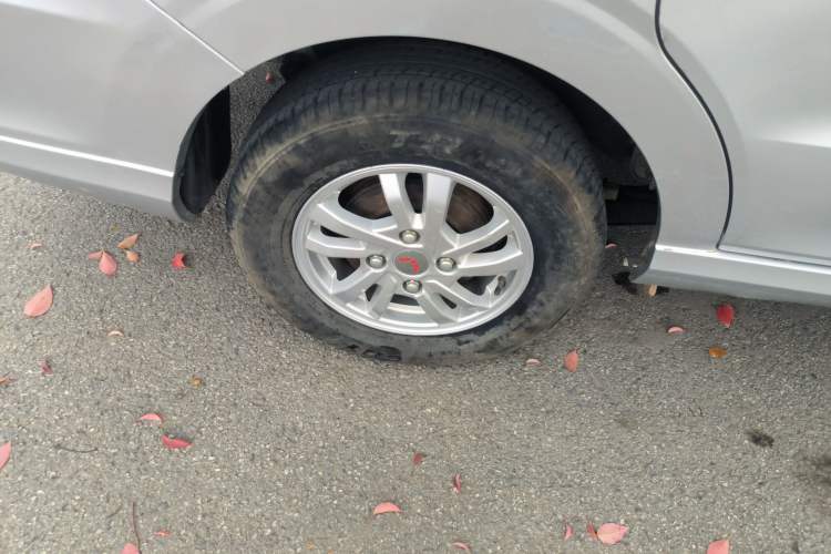 Used Wuling Hongguang 2021 1.5L Revised S Standard Version with Electric Power Steering LAR Right Rear Wheel Hub