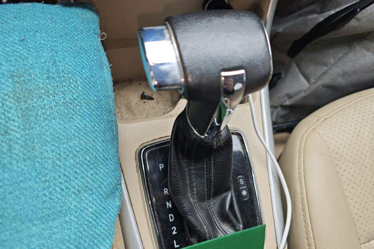 Used BAIC E Series 2013 Hatchback 1.5L Automatic Lotte Edition Gear Lever