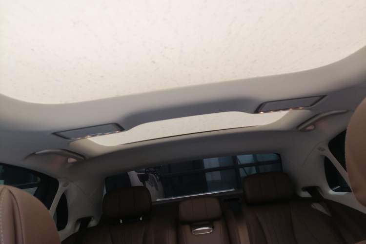Used Mercedes-Benz E-Class 2023 Updated E 300 L Fashion Edition Headliner