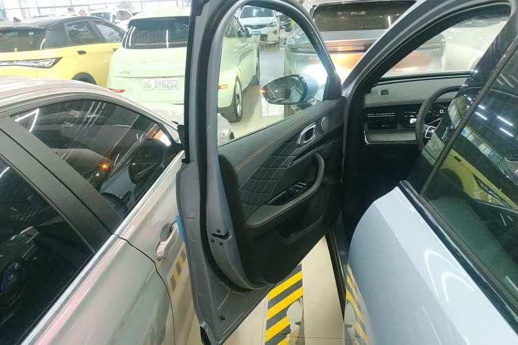 Used NETA L 2024 Extended-Range 310 Flash-Charge Red Edition