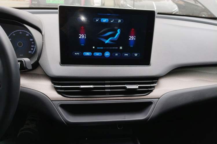 Used Hongqi E-QM5 2023 Base Travel Edition
