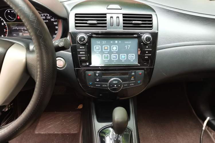 Used Nissan Tiida 2014 1.6L CVT Smart Model
