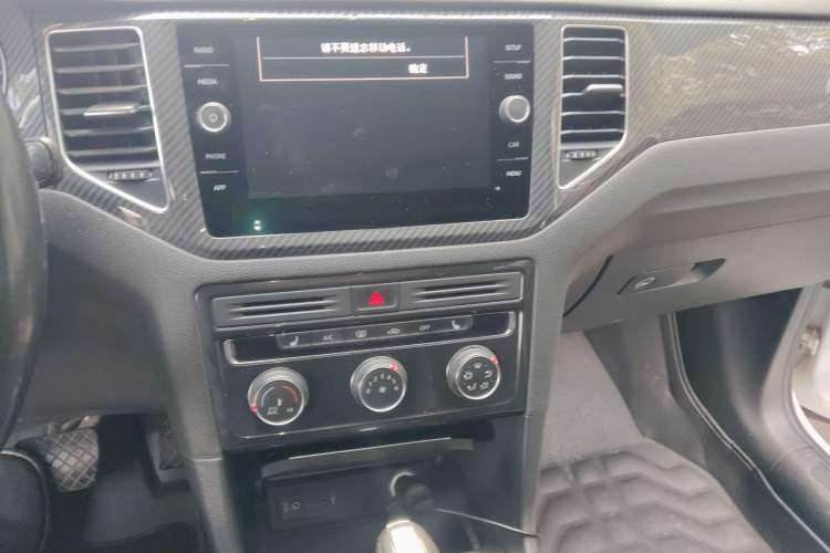 Used Volkswagen Golf Sportsvan 2018 230TSI Automatic Luxury Model Audio And AC Panel