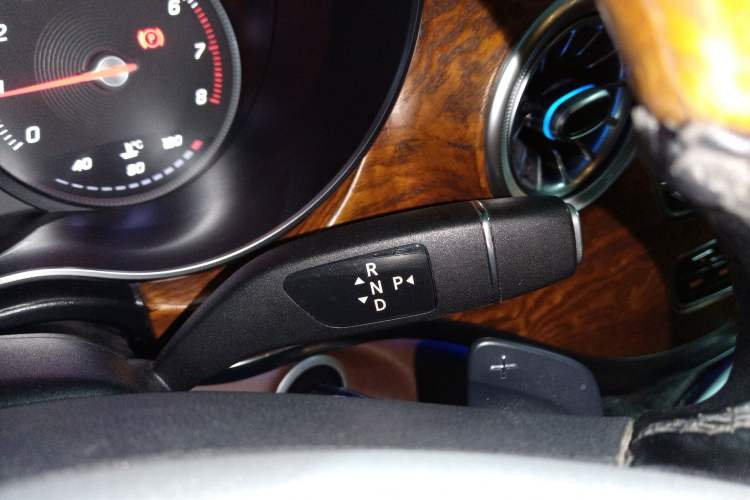 Used Mercedes-Benz V-Class 2018 V250 2.0T Middle East Version