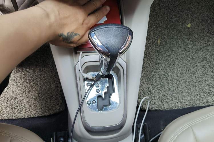 Used Peugeot 301 2014 1.6L Automatic Comfort Edition Gear Lever