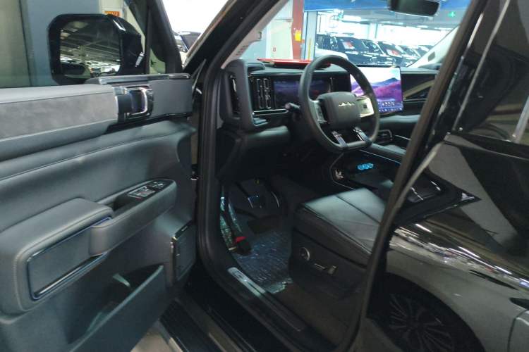 Used Formula Leopard 5 2023 Navigator Edition
