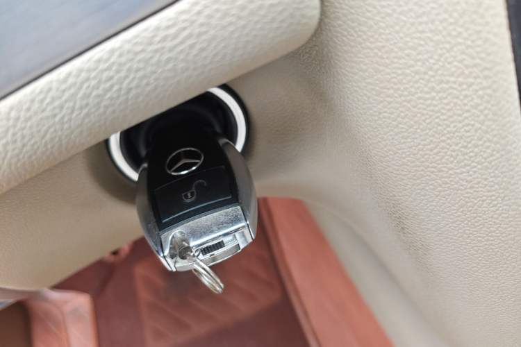 Used Mercedes-Benz R-Class 2011 R 300 L Business Model Vehicle Key