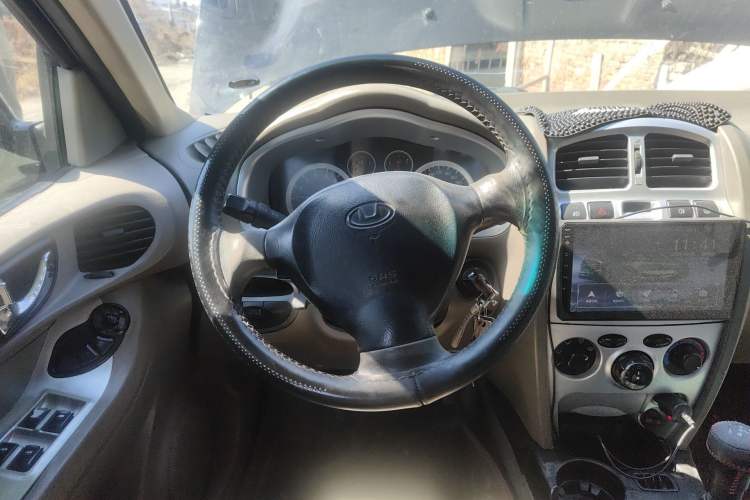 Used Huatai Santa Fe Classic 2012 2.0L Gasoline Manual Two-Wheel Drive Comfort Version Steering Wheel