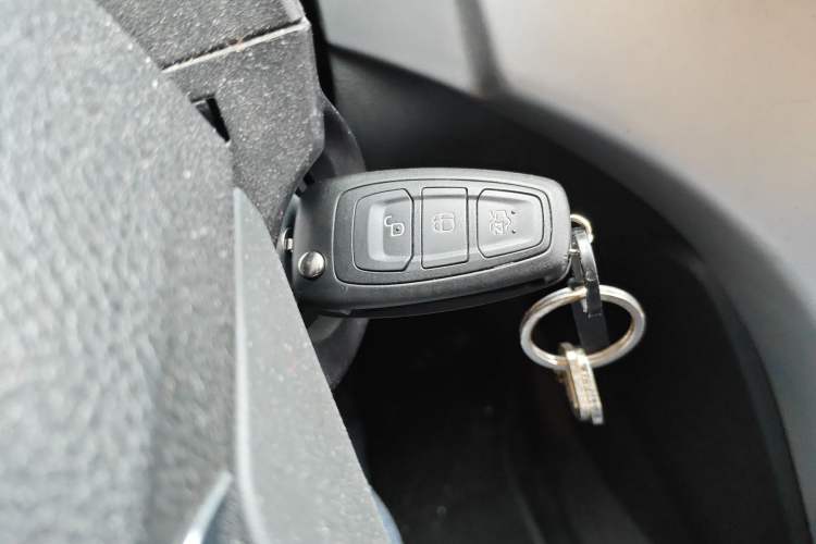 Used Ford Kuga 2015 1.5L GTDi Two-Wheel Drive Fashion Edition Vehicle Key