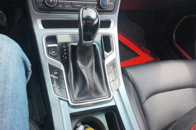 Used Geely Auto Emgrand 2018 1.5L CVT Upward Connect Edition Gear Lever