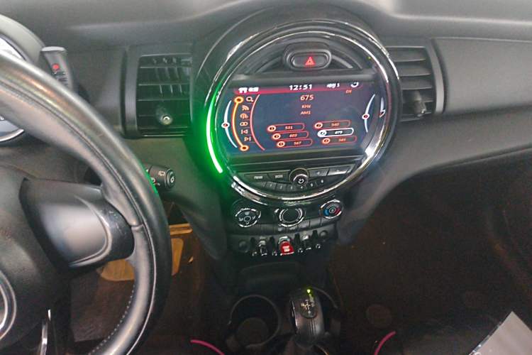 Used MINI 2016 1.2T ONE Five-Door Edition Audio And AC Panel