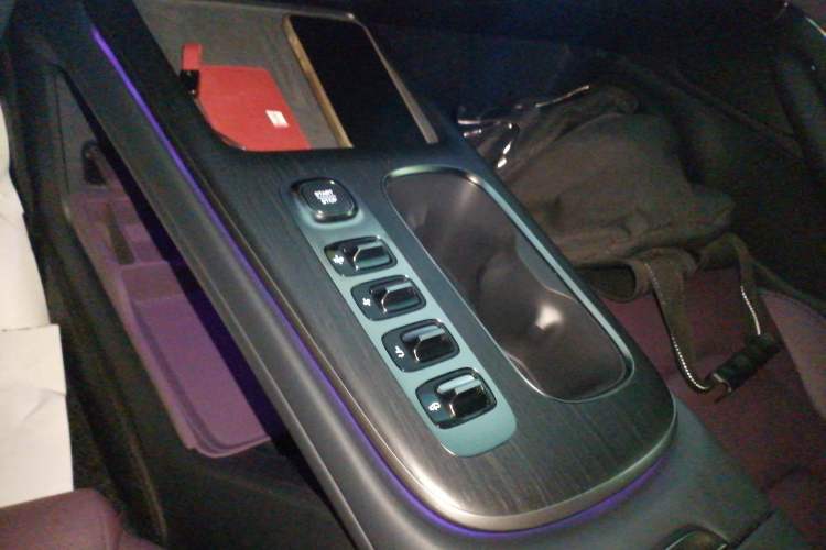 Used Xiaomi Auto SU7 2024 Four-Wheel Drive Ultra-Long Range Advanced Intelligent Driving Max Edition