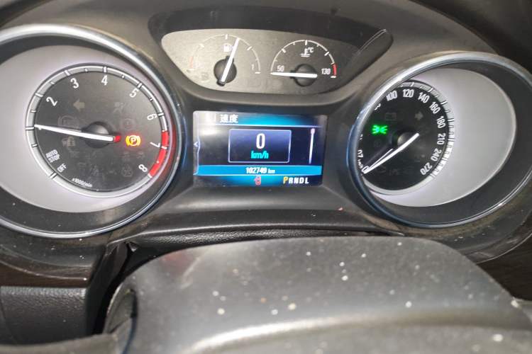 Used Buick Verano 2018 Sedan 20T Dual-Clutch Leading Model Odometer Close Up