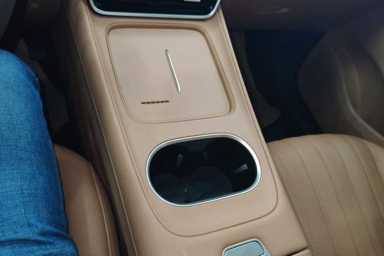 Used Dongfeng Aeolus L8 2025 Model 185KM Ideal Edition Gear Lever