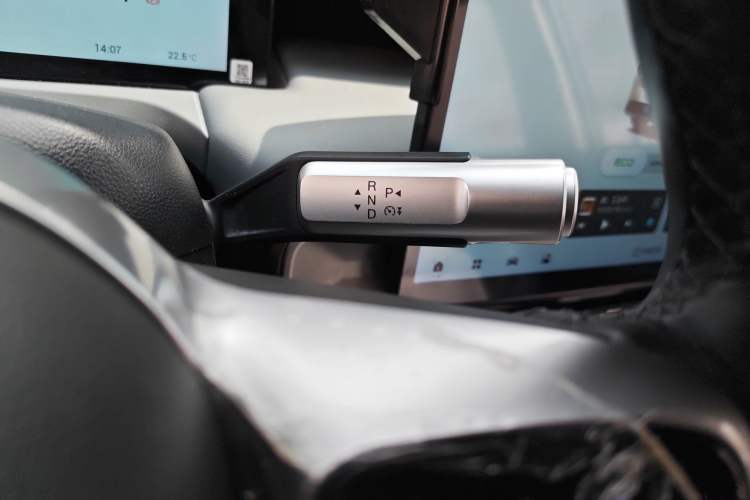 Used AION Y 2023 Plus 510 Smart Edition Gear Lever