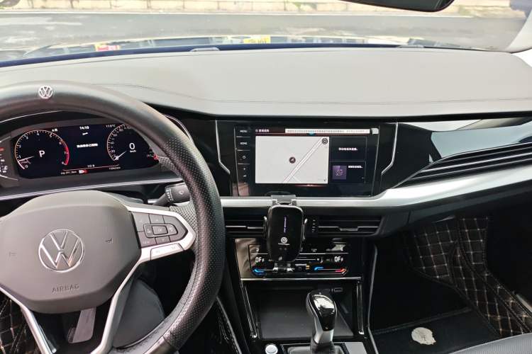 Used Volkswagen Passat 2025 Outstanding Model 380TSI Starry Dragon Glorious Edition Center Console