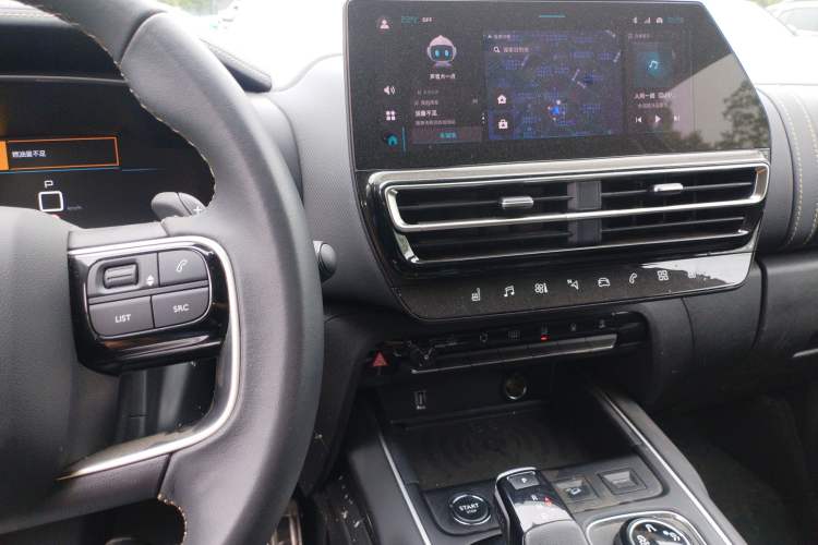 Used Citroen C5 AIRCROSS 2022 Peugeot 400THP Allure BEYOND Edition Audio And AC Panel