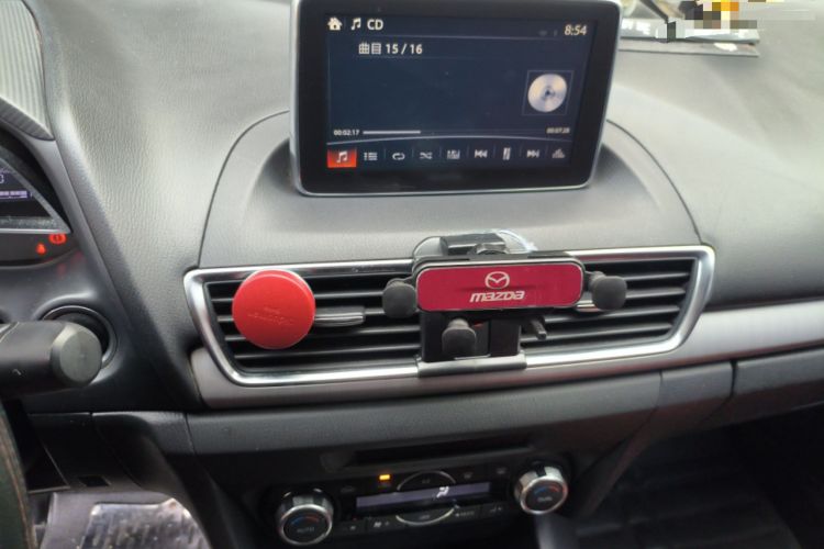 Used Mazda 3 Axela 2016 Sedan 1.5L Automatic Luxury Model