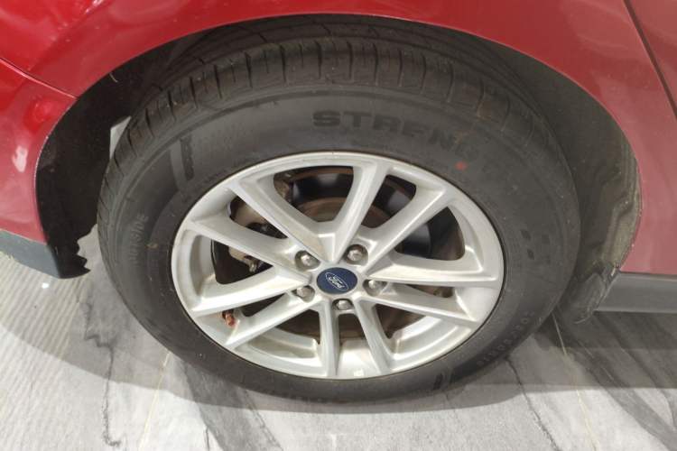 Used Ford Focus 2018 Hatchback Classic EcoBoost 180 Automatic Elite Model Right Rear Wheel Hub