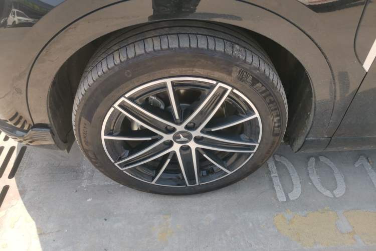 Used VOYAH COURAGE 2025 Model Four-Wheel-Drive Qiankun Edition