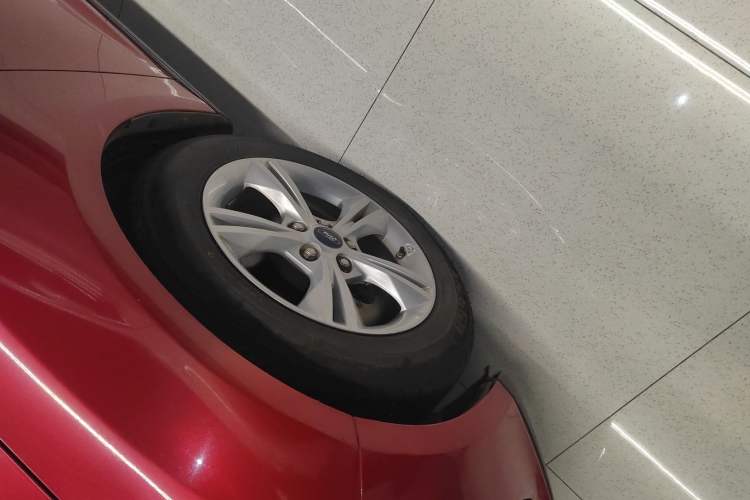 Used Ford Focus 2017 Hatchback 1.6L Automatic Comfort Plus SmartDrive Edition Exterior 4