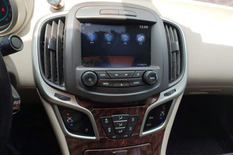 Used Buick LaCrosse 2013 2.4L SIDI Leading Comfort Version Audio And AC Panel