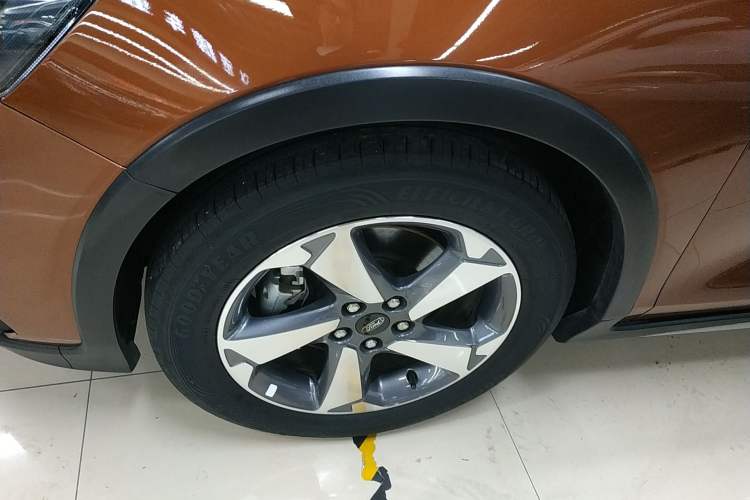 Used Ford Focus Active 2020 EcoBoost 180 Automatic Trendy Model Left Front Wheel Hub