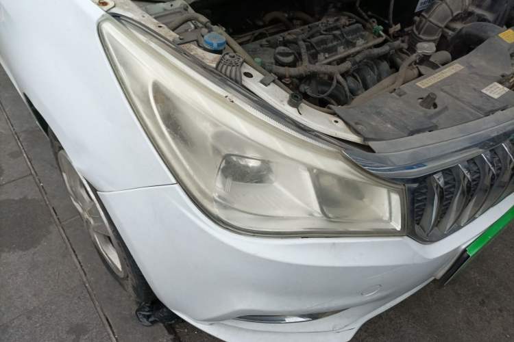 Used FAW Yingzhi 727 2016 1.5L Business Edition Right Front Headlight