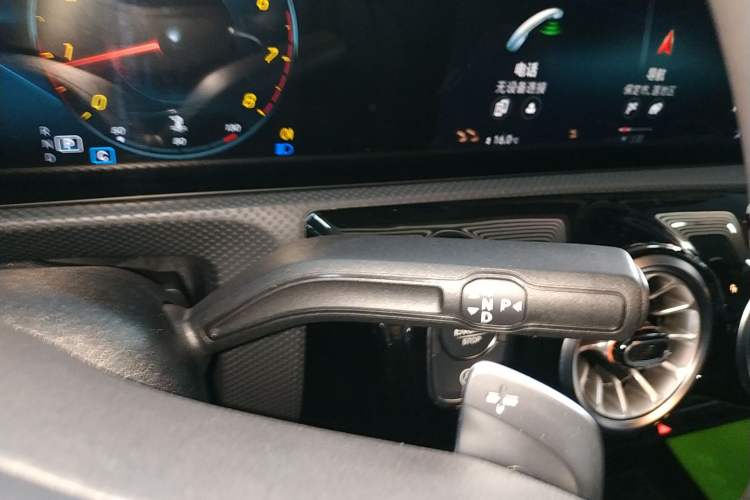 Used Mercedes-Benz A-Class 2022 Revised Version A 200 L Sport Sedan Fashionable Style Gear Lever