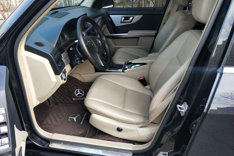 Used Mercedes-Benz GLK-Class 2012 GLK 300 4MATIC Fashion Model Left Front Seat