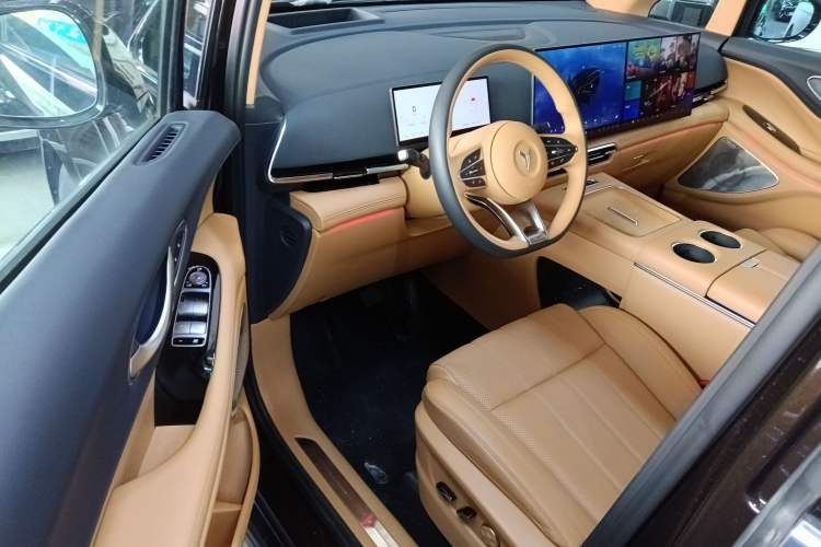 Used VOYAH Dream 2025 PHEV Four-Wheel-Drive Flagship Kunpeng Edition
