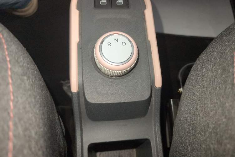 Used Chery QQ Ice Cream 2022 120km Conical Shape Lithium Iron Phosphate Gear Lever